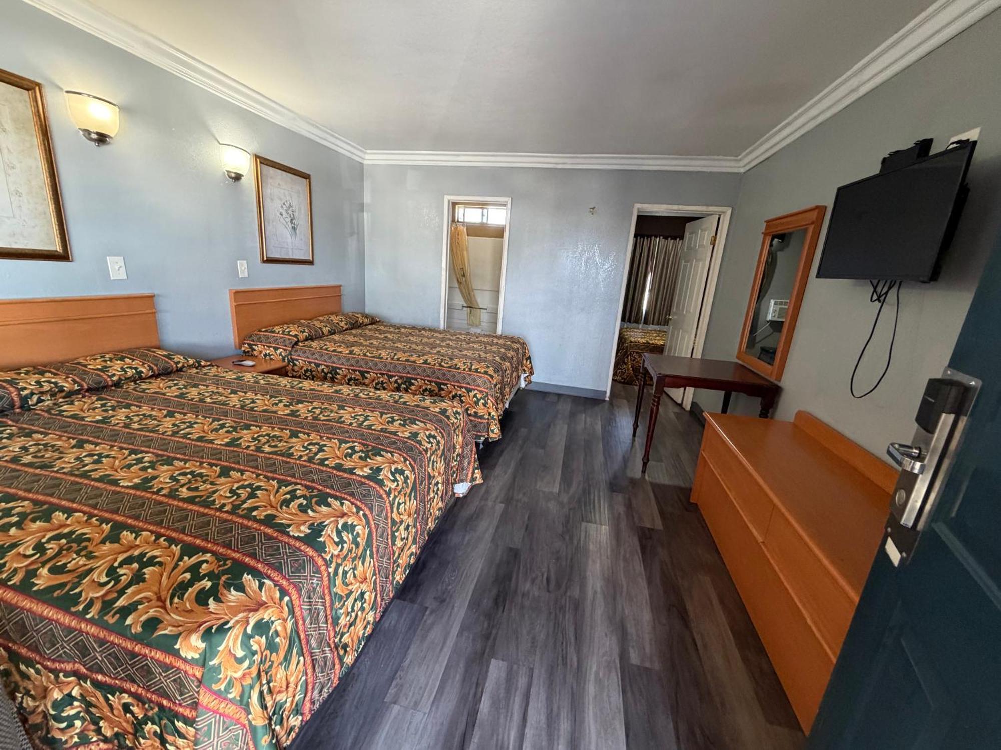 Harbor Inn — Photos 1